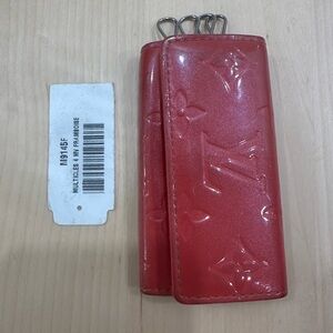 Louis Vuitton Vernis in color “frambroise” Key Holder